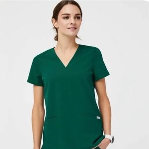 Hunter Green Figs Casma Scrub Top!